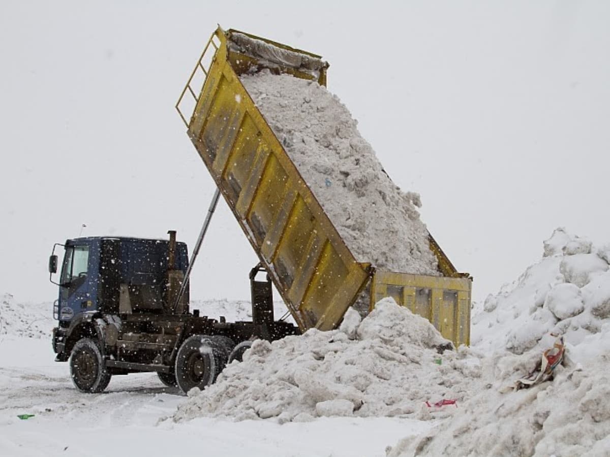 Вывоз снега в Минске: как формируется цена за куб или за смену