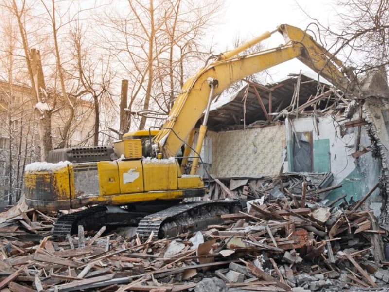 Снос и демонтаж зданий